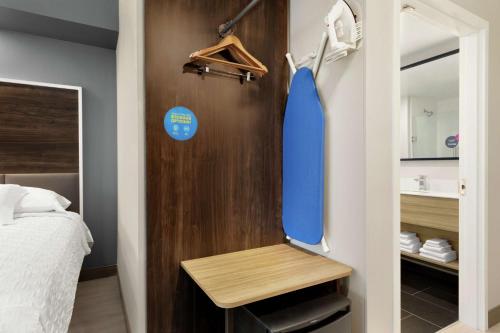 Habitación - 2 camas grandes - Adaptada para personas con discapacidad auditiva del hotel Tru By Hilton Albany Crossgates Mall. Foto 1