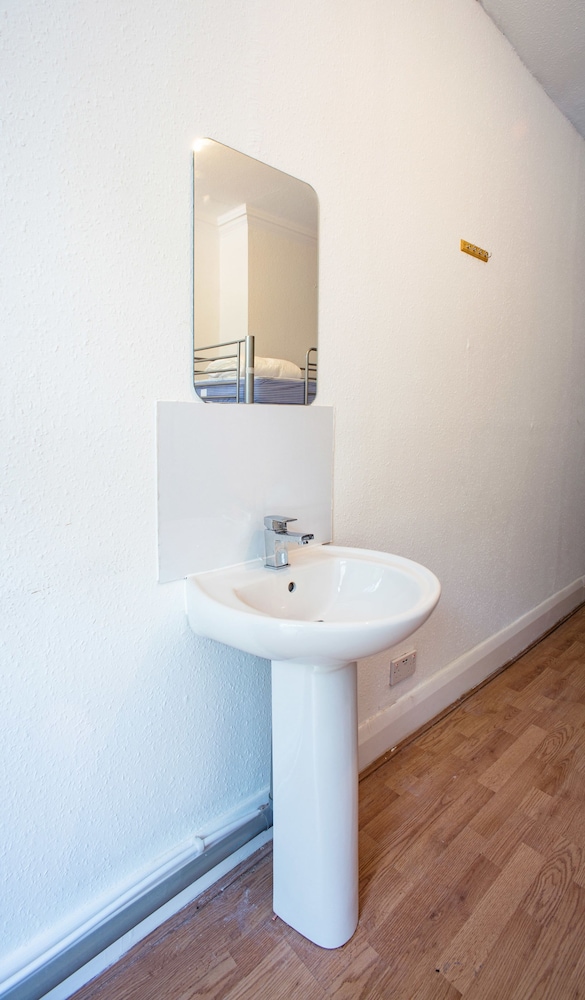 Dormitorio compartido, dormitorio mixto, baño compartido (8 - Beds Dorm with Shared Bathroom) del hotel Mile End Beds - Hostel. Foto 5