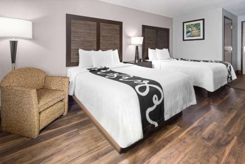 Habitación con 2 camas grandes - No fumadores del hotel La Quinta Inn By Wyndham Buffalo Airport. Foto 2