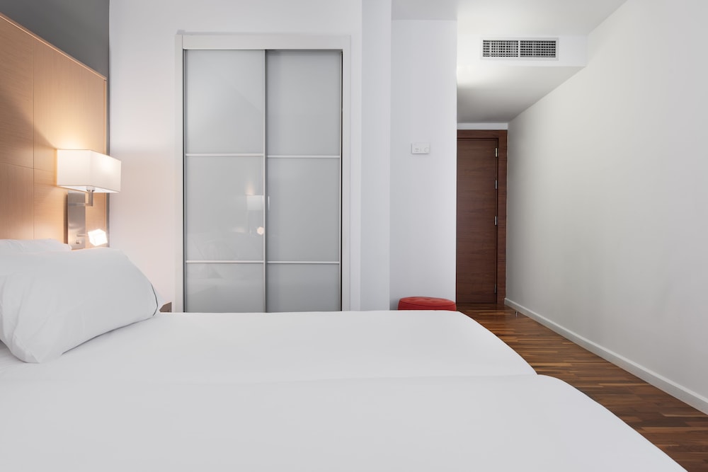 Habitación estándar con 2 camas individuales del hotel Eurostars Marques De Vallejo. Foto 1