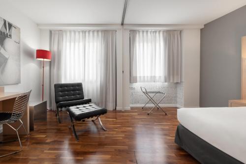 Habitación Deluxe del hotel Eurostars Marques De Vallejo. Foto 2