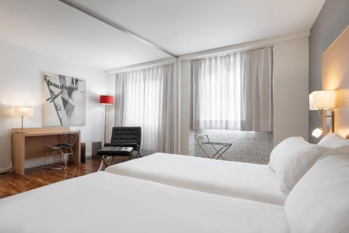 Habitación Deluxe del hotel Eurostars Marques De Vallejo. Foto 3