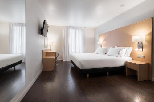 Habitación Deluxe del hotel Eurostars Marques De Vallejo. Foto 5