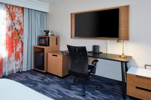 King Room with Bathtub and Sofa Bed - Mobility Access/Hearing Accessible del hotel Fairfield Inn And Suites By Marriott Albany Airport. Foto 5