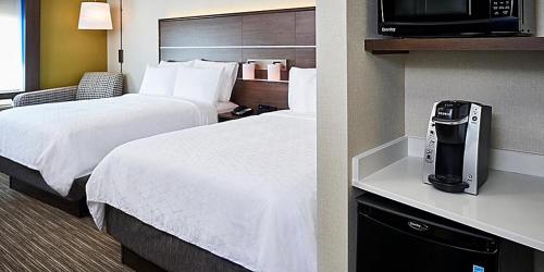 Habitación Estándar adaptada para personas con discapacidad - 2 camas grandes del hotel Holiday Inn Express Canton, An Ihg. Foto 2