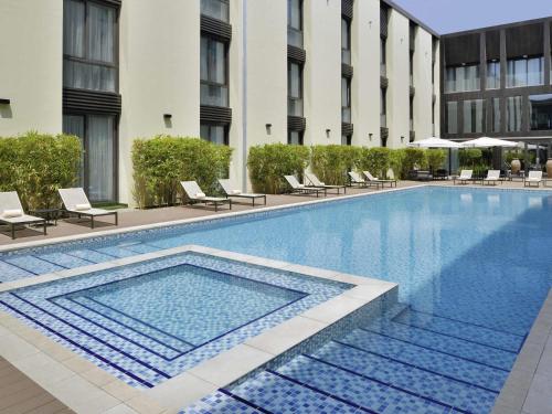 Habitación Superior con acceso a la piscina del hotel Mövenpick Hotel Tahlia Jeddah. Foto 3
