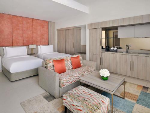 Residence Studio with Pool View del hotel Mövenpick Hotel Tahlia Jeddah. Foto 6