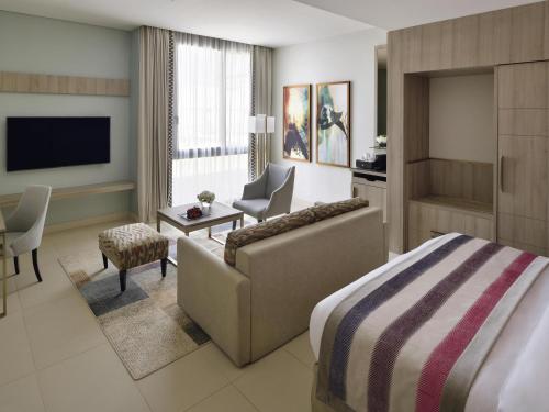 Superior Room with City Side View del hotel Mövenpick Hotel Tahlia Jeddah. Foto 3
