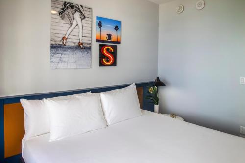 Habitación Deluxe con cama extragrande del hotel Generator Miami. Foto 1