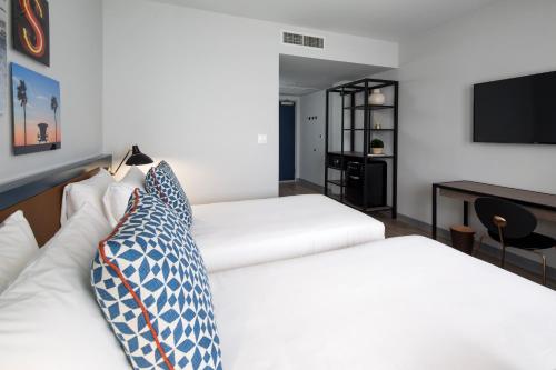 Habitación Doble Deluxe con vistas a la ciudad - 2 camas del hotel Rendale Miami Beach. Foto 3
