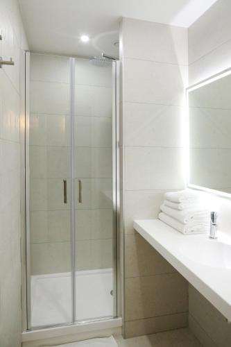 Habitación Doble Deluxe del hotel Five Boutique Paris Quartier Latin. Foto 4