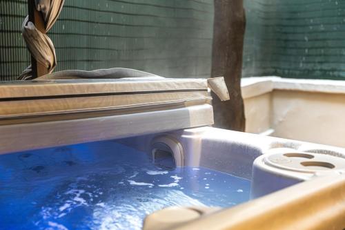 Spa Bath Suite with Terrace del hotel Five Boutique Paris Quartier Latin. Foto 1