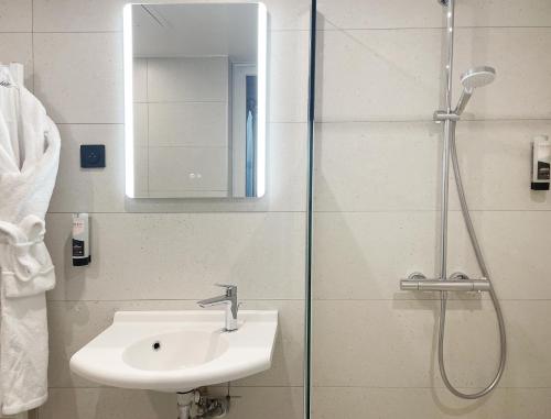 Spa Bath Suite with Terrace del hotel Five Boutique Paris Quartier Latin. Foto 9