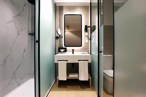 Habitación Individual Amplia del hotel and Spa Villa Olímpic@ Suites. Foto 3