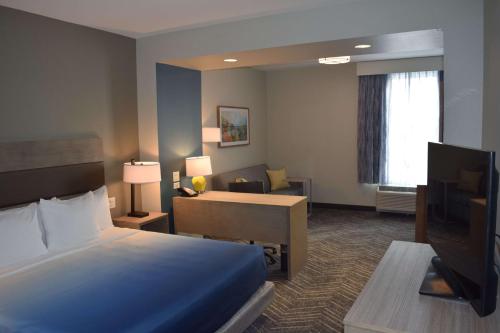 Habitación Deluxe con cama extragrande - No fumadores del hotel La Quinta Inn & Suites by Wyndham Middletown-Goshen