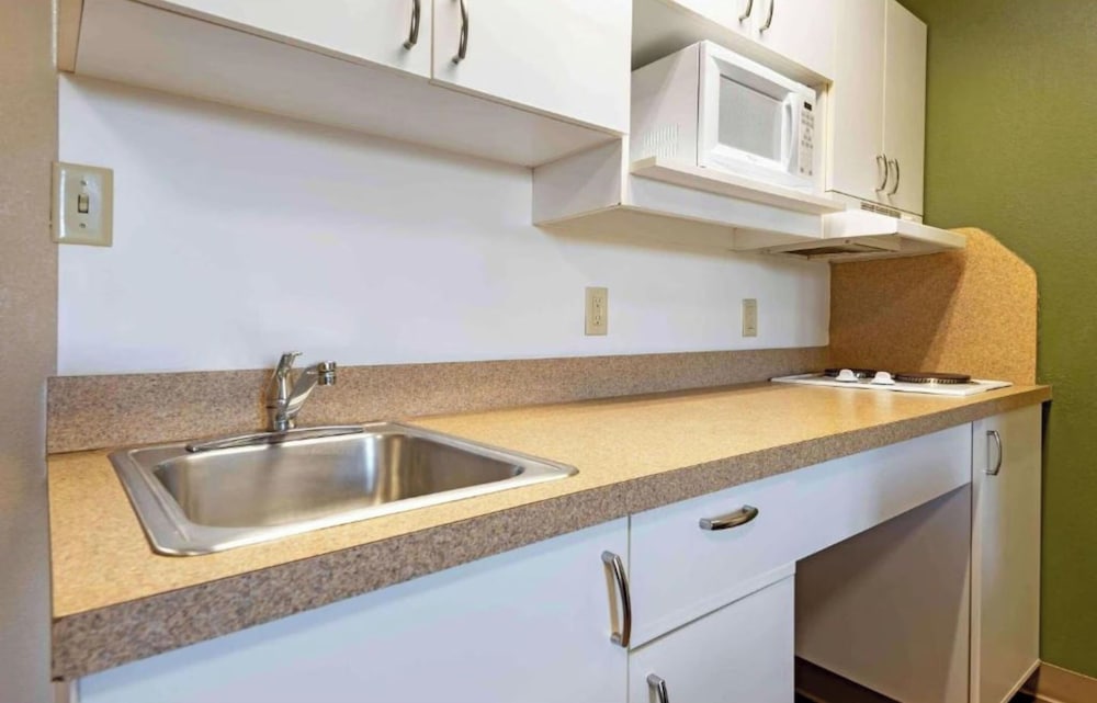 Habitación, 2 camas dobles, no fumadores, cocina del hotel Studio 6 Corporate Extended Stay Rochester Henrietta NY. Foto 7