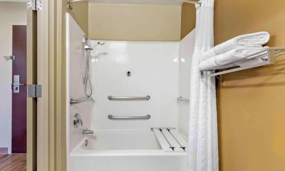 Habitación, 1 cama de matrimonio, no fumadores, cocina del hotel Studio 6 Corporate Extended Stay Rochester Henrietta NY. Foto 9