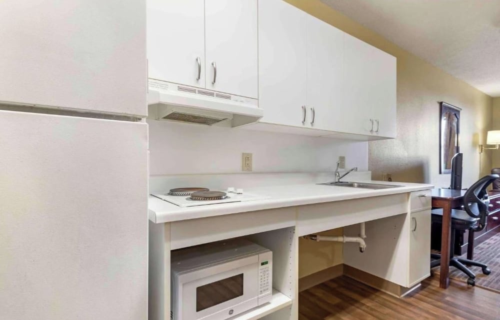 Habitación, 1 cama de matrimonio, no fumadores (Modern, Kitchen) del hotel Studio 6 Corporate Extended Stay Rochester Henrietta NY. Foto 8