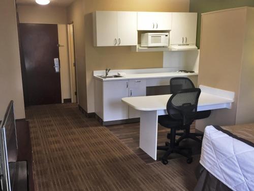 Estudio con 1 cama grande del hotel Extended Stay America Suites Syracuse Dewitt. Foto 1