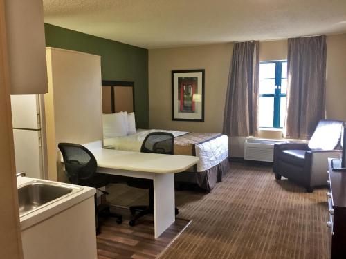 Estudio con 1 cama grande del hotel Extended Stay America Suites Syracuse Dewitt. Foto 3