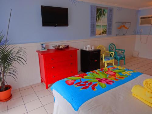 Habitación Deluxe con patio - cama grande del hotel Ibis Bay Beach Resort. Foto 3