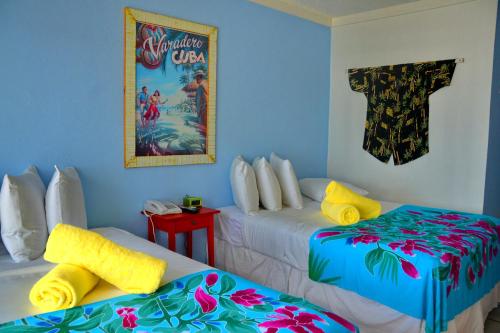 Habitación con 2 camas dobles del hotel Ibis Bay Beach Resort. Foto 2