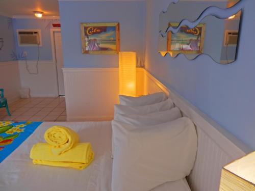 Habitación con 2 camas dobles del hotel Ibis Bay Beach Resort. Foto 3