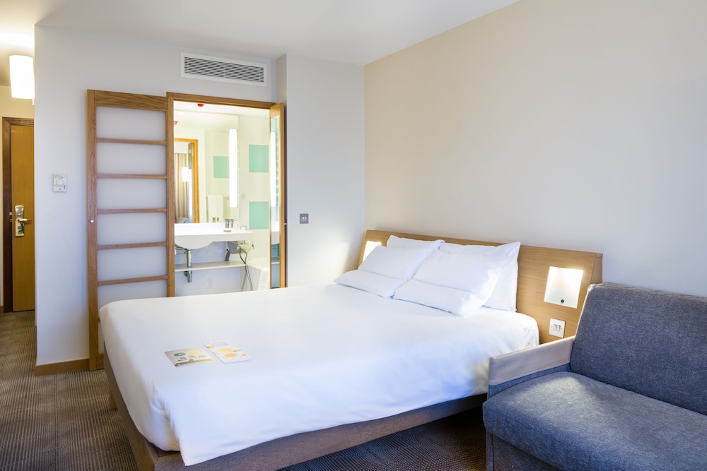 Habitación doble Superior 1 Cama queen Sofá Cama incluido del hotel Novotel London Paddington. Foto 1