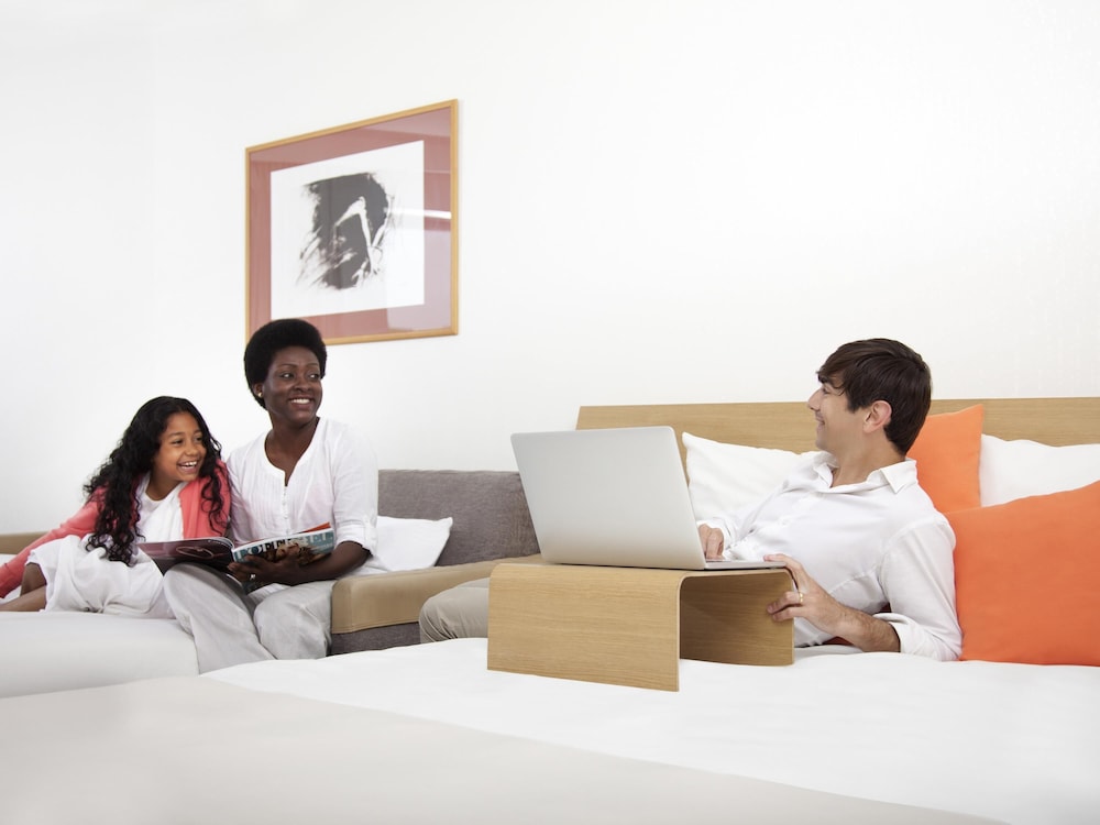 Habitación doble superior, 1 cama de matrimonio con sofá cama del hotel Novotel London Paddington. Foto 4