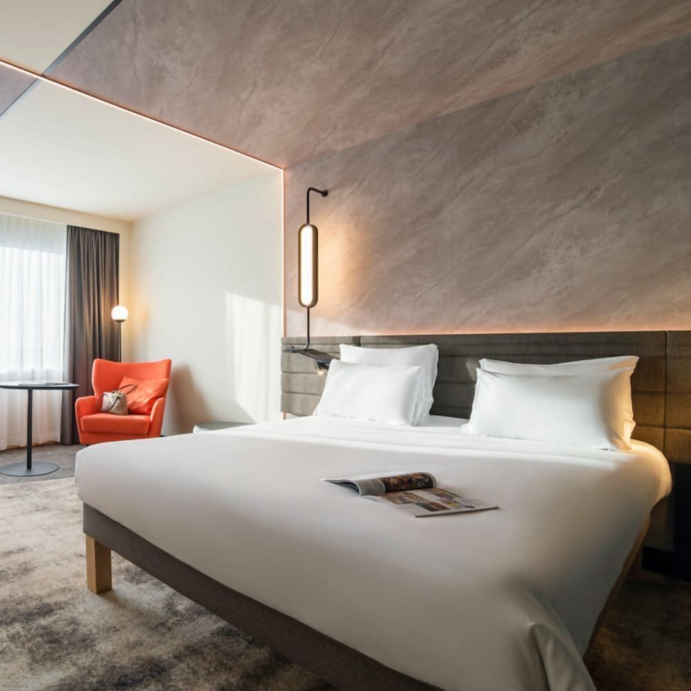 Habitación Deluxe, 1 cama de matrimonio con sofá cama del hotel Novotel London Paddington. Foto 1