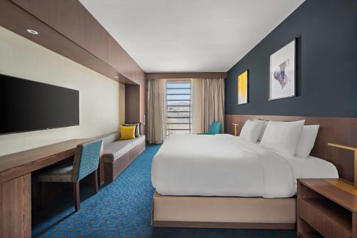 Habitación Deluxe con cama extragrande del hotel Voco Makkah. Foto 1
