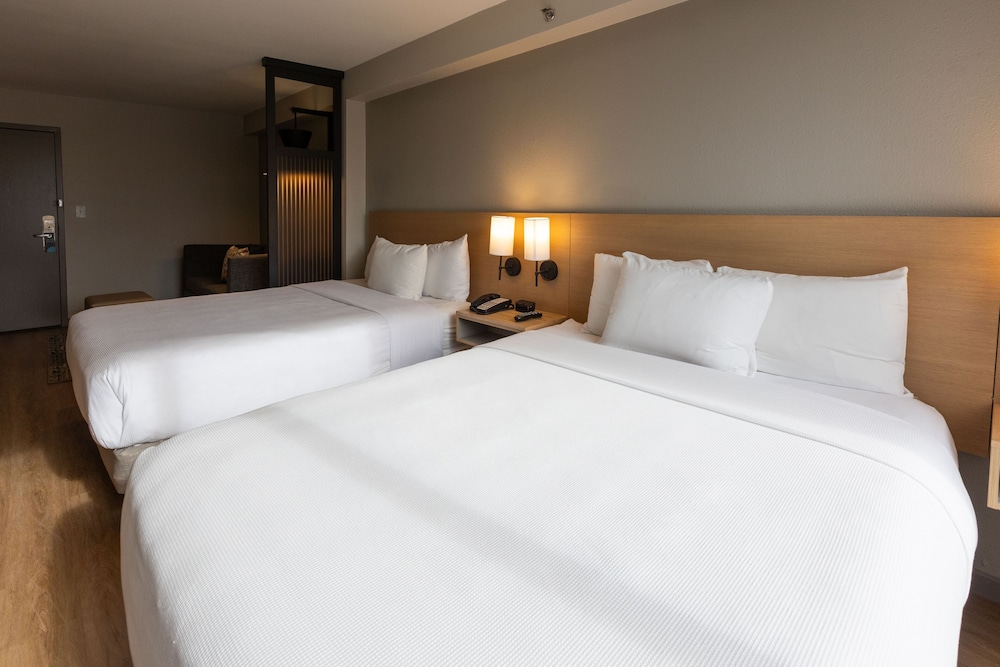Habitación con dos camas Queen (con sofá cama) del hotel Hyatt Place Roanoke Airport/valley View Mall. Foto 1