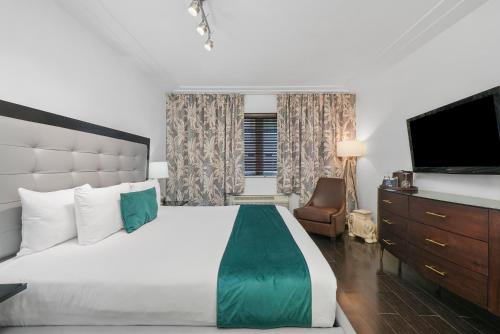 Habitación Clásica adaptada para personas con discapacidad - Cama extragrande del hotel Riviera South Beach, A South Beach Group. Foto 5