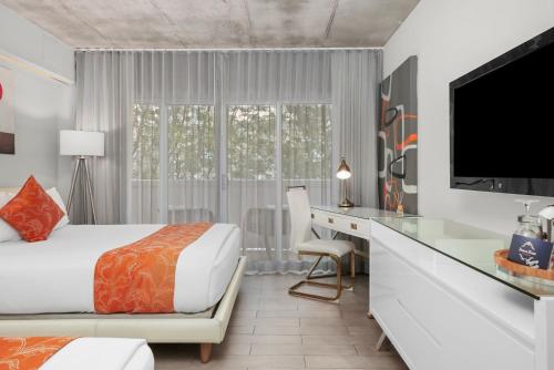 Alojamiento Doble Superior con cama grande y balcón del hotel Riviera South Beach, A South Beach Group. Foto 4