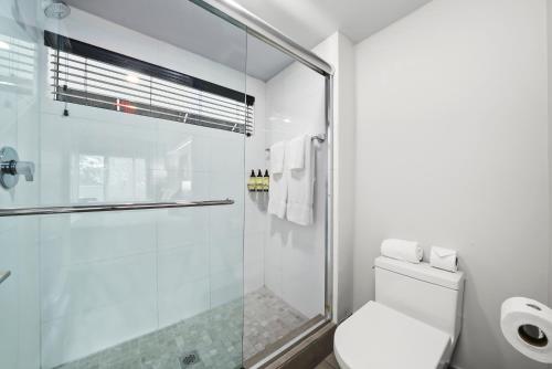 Alojamiento Doble Superior con cama grande y balcón del hotel Riviera South Beach, A South Beach Group. Foto 5