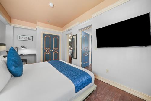 Suite Deluxe de 1 dormitorio con cama grande del hotel Riviera South Beach, A South Beach Group. Foto 6