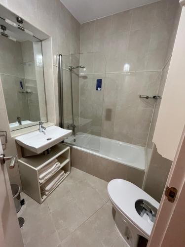 Habitación Doble Deluxe con cama supletoria del hotel Un Patio Al Sur. Foto 2