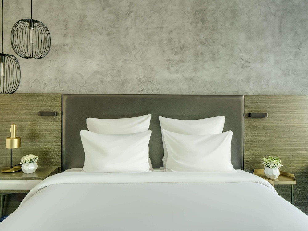 Habitación Superior con Cama King Size - Vistas a la Ciudad del hotel Pullman Sharjah. Foto 6