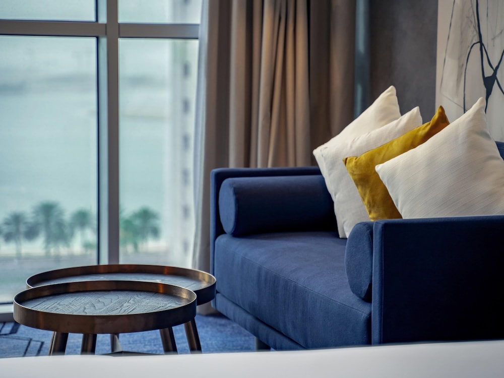 Habitación Superior con Dos Camas Individuales - Vistas a la Ciudad del hotel Pullman Sharjah. Foto 1