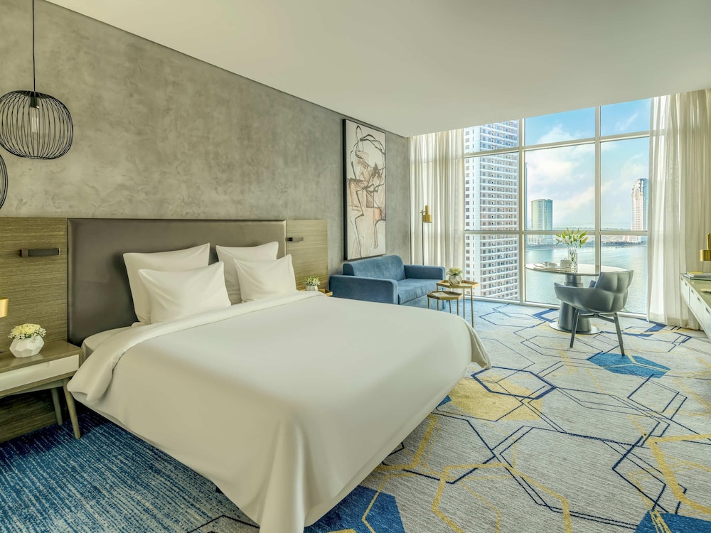 Habitación Deluxe con Cama King Size - Vistas a la Laguna del hotel Pullman Sharjah