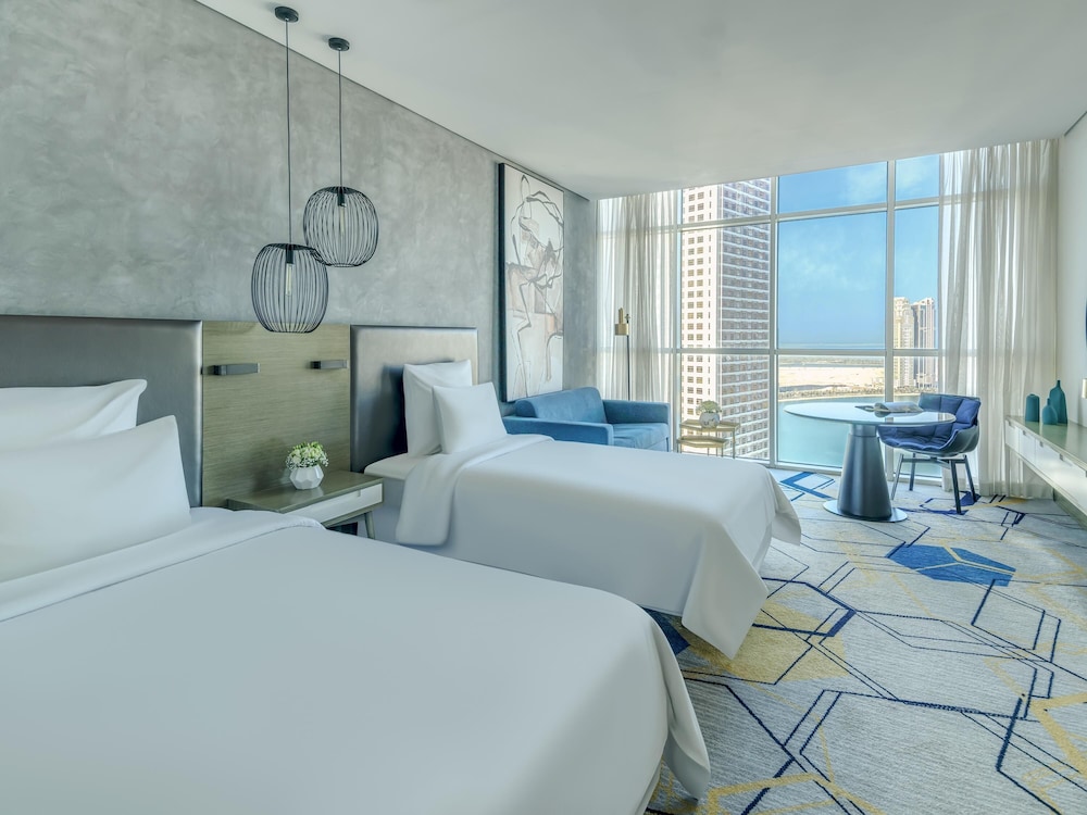 Habitación Deluxe con Dos Camas Individuales - Vistas a la Laguna del hotel Pullman Sharjah. Foto 3