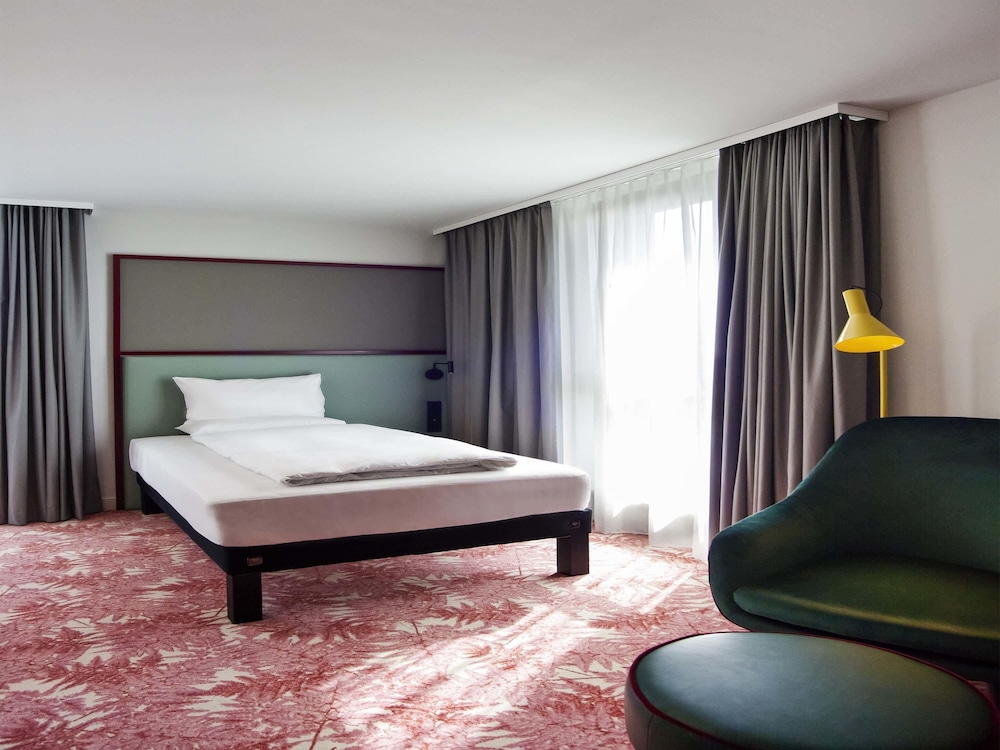 Su habitación con dos camas, Una estancia relajante para dos personas. También con puerta de comunicación del hotel Ibis Styles Klagenfurt Am Woerthersee. Foto 3