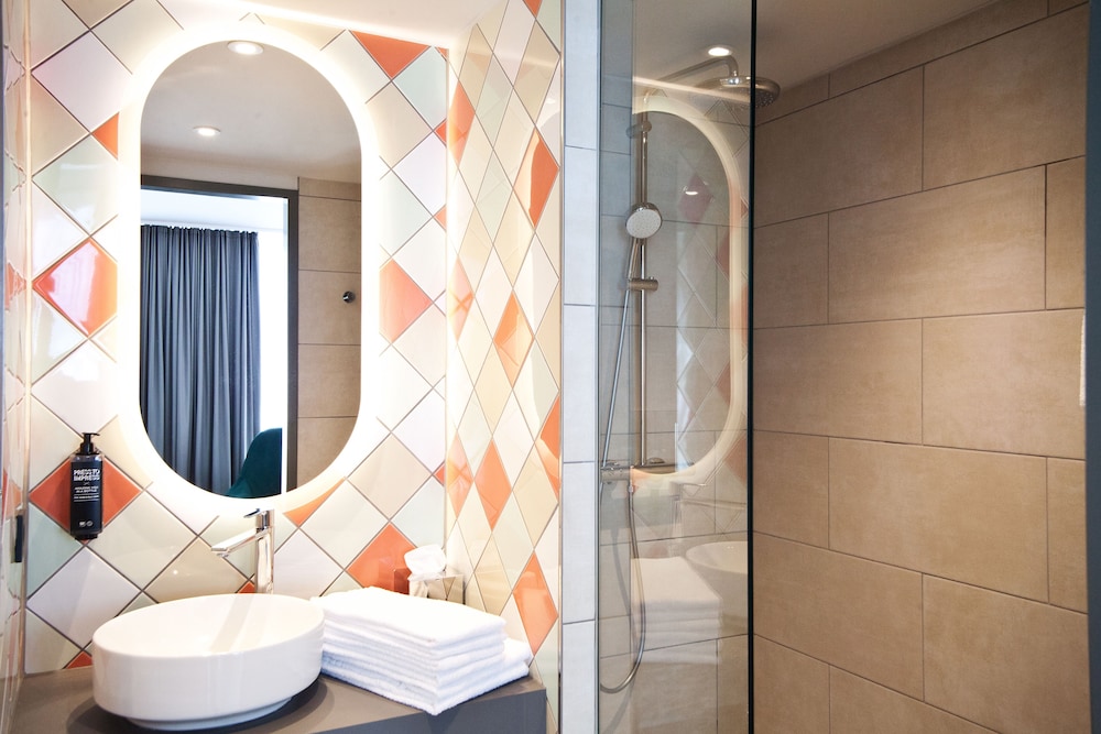 Su habitación familiar, Amplio espacio para hasta cuatro personas del hotel Ibis Styles Klagenfurt Am Woerthersee. Foto 8