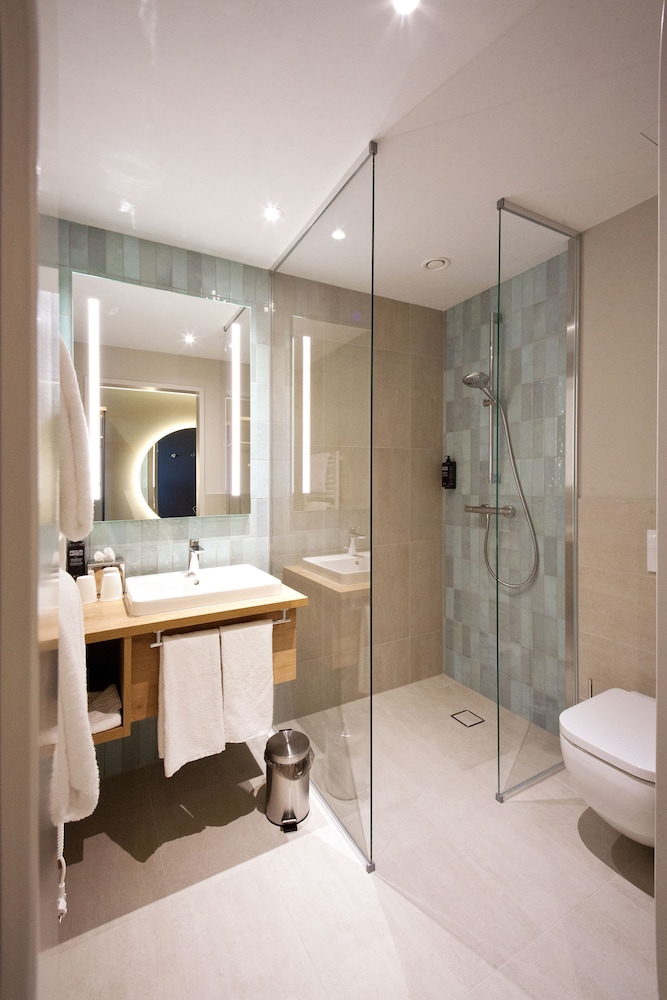 Tu habitación con dos camas: ¡Comparte habitación y duerme en tu propia cama! del hotel Ibis Styles Parndorf Neusiedler See. Foto 6
