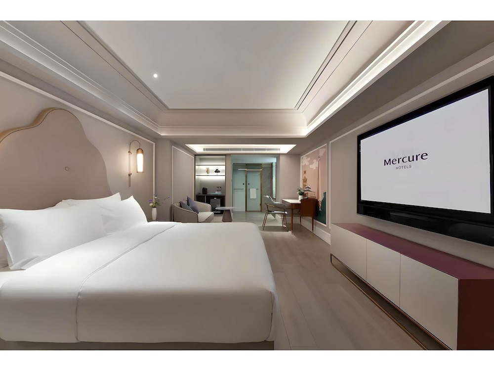 Habitación Deluxe, 1 cama de matrimonio grande del hotel Mercure Chengdu Jinniu Wanda Plaza. Foto 2
