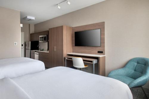 Double Queen Studio with Kitchen - Hearing Accessible del hotel Towneplace Suites By Marriott New York Brooklyn