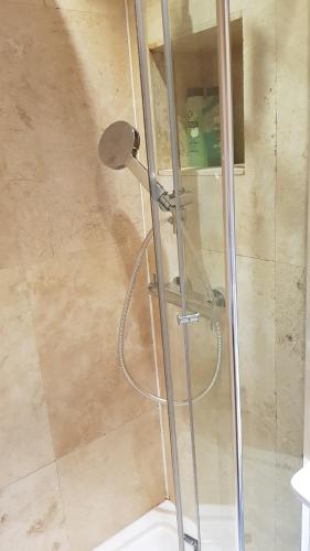 Habitación Doble con baño privado del hotel Hourglass. Foto 8