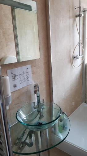 Habitación Doble con baño compartido - 2 camas del hotel Hourglass. Foto 12
