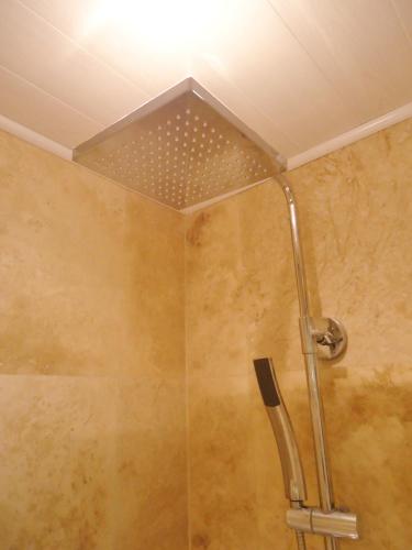 Habitación Triple con baño del hotel Hourglass