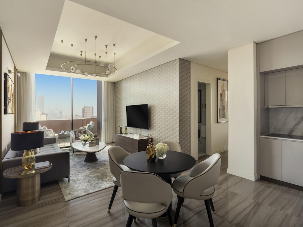 Habitación ejecutiva, 2 habitaciones, terraza del hotel Fairmont Ramla Serviced Residences. Foto 6